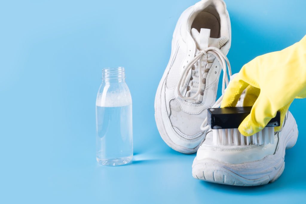 How to clean white sneakers - toptrainers.net